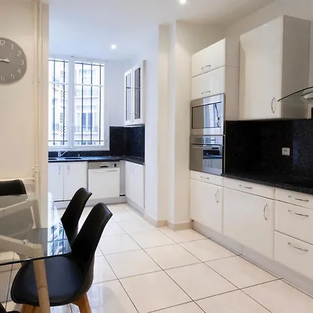 Spcaious Flat 160 M2 Next To Eiffel Tower 아파트 *