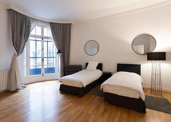 Spcaious Flat 160 M2 Next To Eiffel Tower شقة